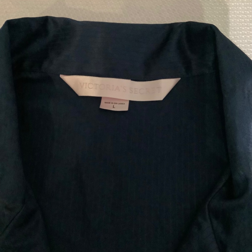 Victoria’s Secret Navy Blue Satin Sleep Shirt size Large L - Picture 2 of 4